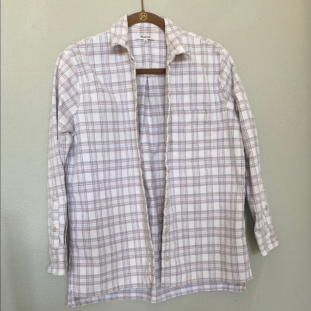 Madewell Plaid Button Down Shirt with front pocket. Timeless staple